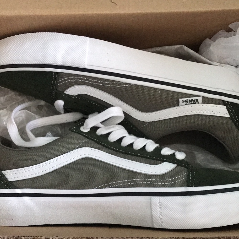 Old Skool olive green Low top Vans - Picture 2 of 3